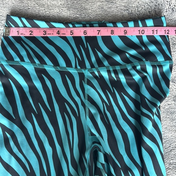Nike Dri-FIT Zebra Print Leggings in Teal/Black Size Small EUC - Picture 4 of 6
